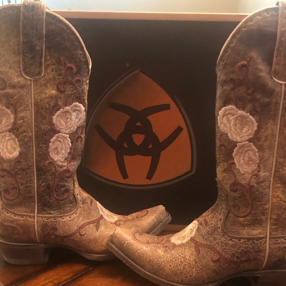 Ariat Cowboy boots